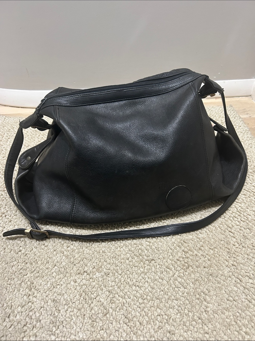 Classic Black Leather Earth Shoulder Bag - Sleek Everyday Style